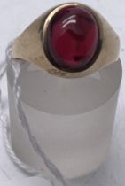 Gent's signet ring set with garnet 4.3 grams