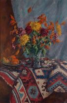 Ernest KNIGHT (British 1915-1995) Still life – Vase of Chrysanthemums on a Kilim tablecloth, Oil