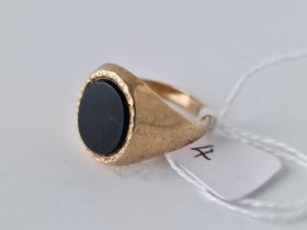 A Oval Onyx Signet Ring 9Ct Size W 7.6 Gms
