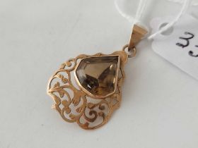 A yellow stone pendant 14ct gold 2.9 gms