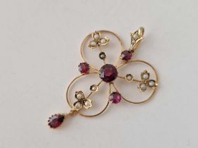 A Edwardian garnet and pearl set pendant 9ct