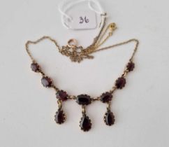 A PRETTY GARNET NECKLACE 9CT 15 INCH 11.1 GMS