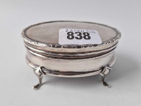 An oval jewel box with hinged cover and four pad feet, 3.5" wide, Sheffield 1910 by HW