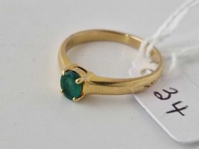 A emerald ring 18ct gold size S 3.7 gms