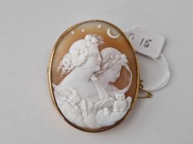 A LARGE CAMEO BROOCH 15CT GOLD 5.6 CM X 4.5 CM 19.4 GMS