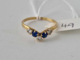 A sapphire and diamond V shaped ring, 18ct, size T