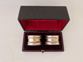 A boxed pair of plain napkin rings with beaded edges, Chester 1909 by T&S