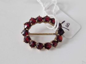 Garnet set Gold oval brooch set with facetted Garnets