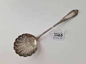 A good French sifter spoon with shell bowl, 7.5 inches long, 54 g
