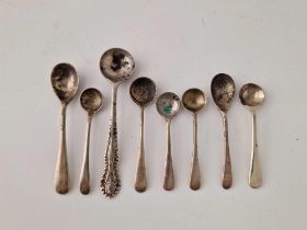 A group of seven small cruet spoons and another plated, 30g