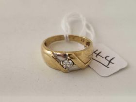 A gents stone set ring 9ct, size T, 3.5 g