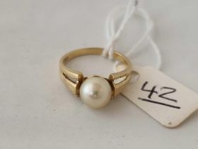 A pearl set ring 14ct gold size N 3.2 gms