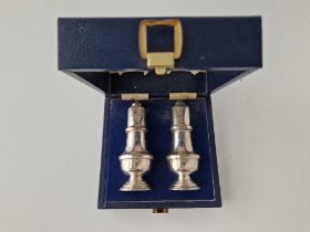 A boxed salt and pepper baluster shaped, 4 inches high, Birmingham 1968, 78 g