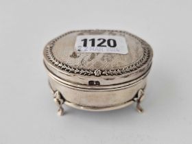 An oval ring box on four pad feet, hinged cover, 2.5" wide, Birmingham 1907 by HM