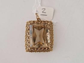 A ATTRACTIVE SMOKEY QUARTS PENDANT 18CT GOLD THE STONE 25MM X 20MM