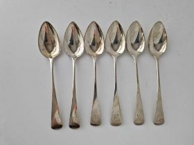 A set of six George III OE pattern tea spoons, London 1915 by IL, 91g