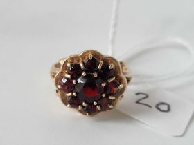 Antique garnet set 9ct Gold cluster ring, 4.9g, size L