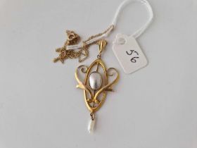 An Art Nouveau MOP pendant and chain, 9ct, 17.5 inch