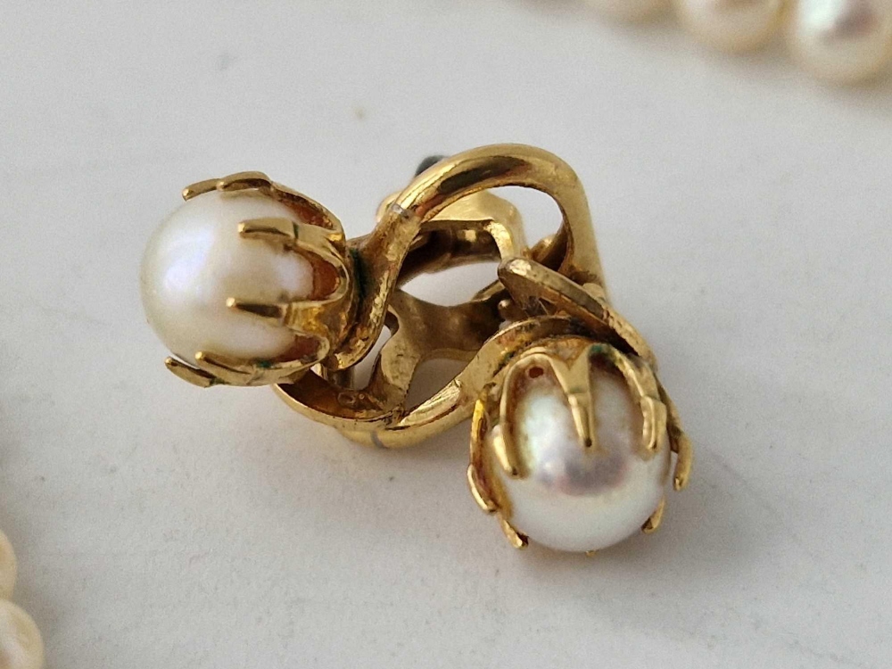 Two rows of pearls and pair of earrings - Image 2 of 3