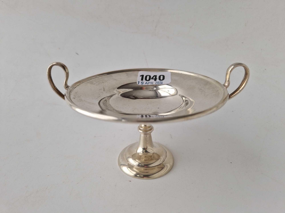 A pedestal dish with two loop handles and spreading base, 6 inches wide, London 1904, 146 g