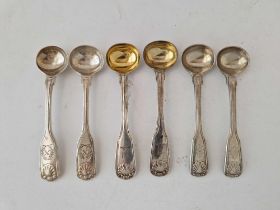 Six crested fiddle thread and shell pattern Georgian and Victorian salt spoons, 151g