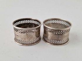A pair of napkin rings with pierced decoration, Birmingham 1919