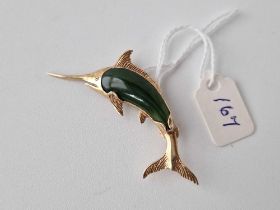 A gold and jade Marlin brooch 9ct