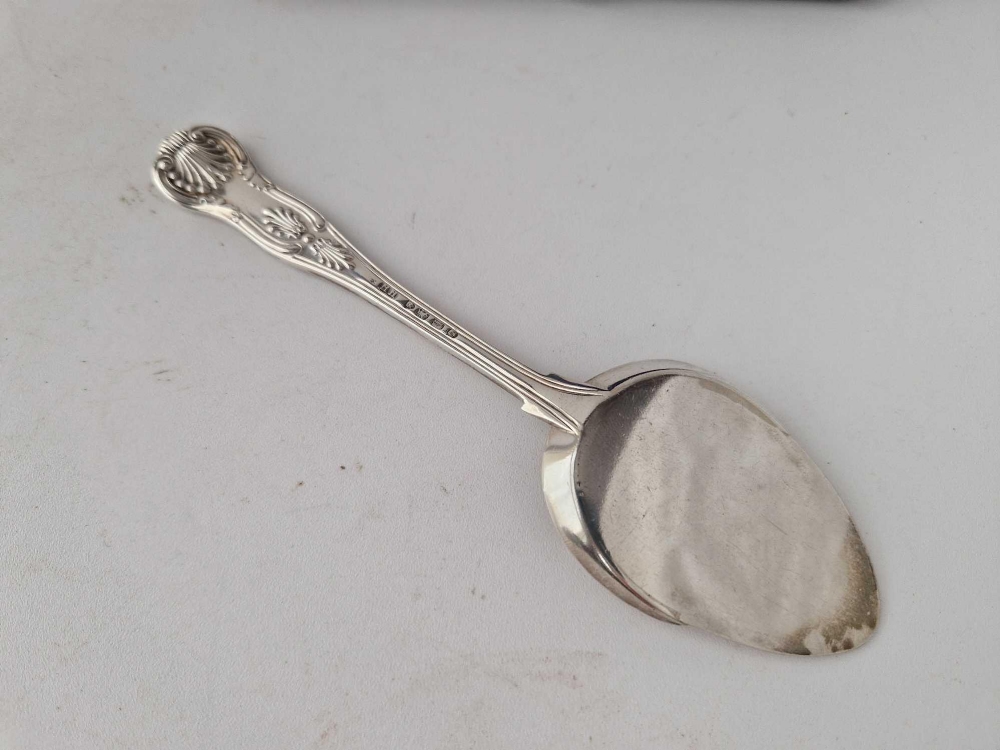 A Victorian serving spoon King’s pattern with spade shaped bowl, London 1871 by HH, in a fitted box - Image 2 of 2