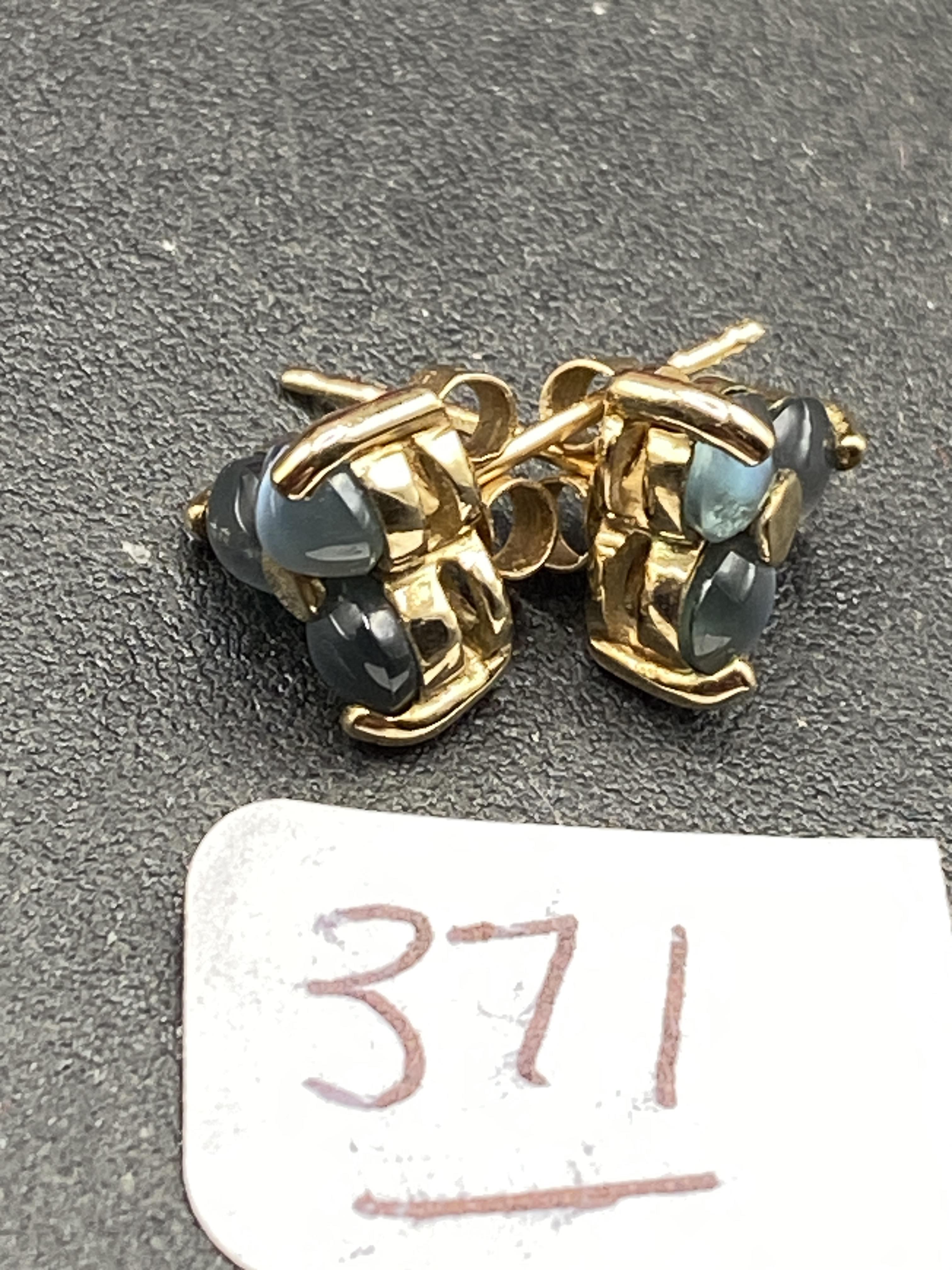 A pair of blue cats eye 9ct ear studs 2.1g inc - Image 2 of 2