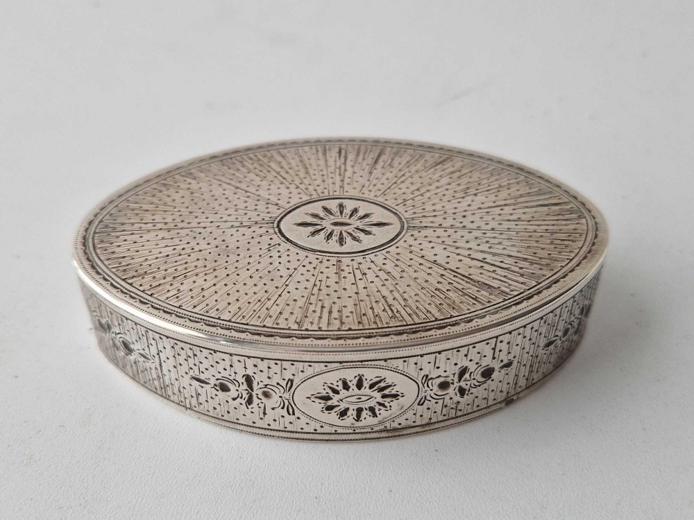 A George III oval snuff box with bright cut decoration, gilt interior, 3 1/4" long, London 1809 by - Image 5 of 5