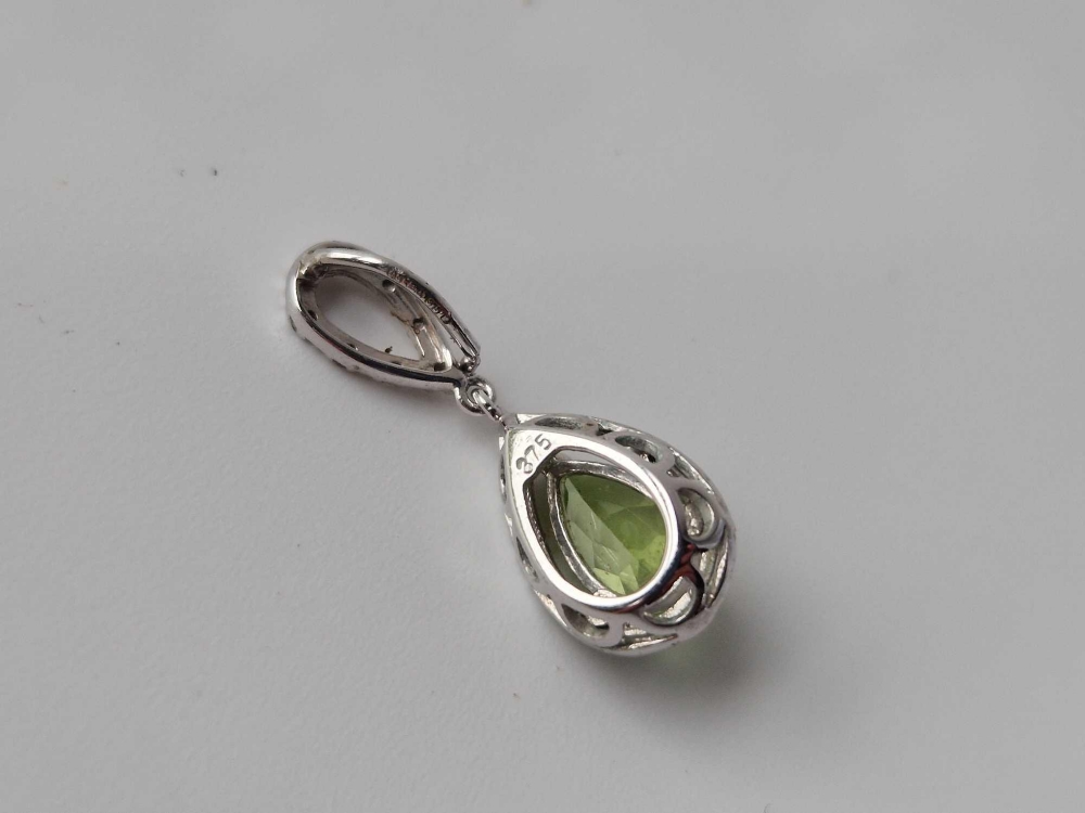 A pear shaped diamond & greenstone 9ct pendant1.5g - Image 4 of 4