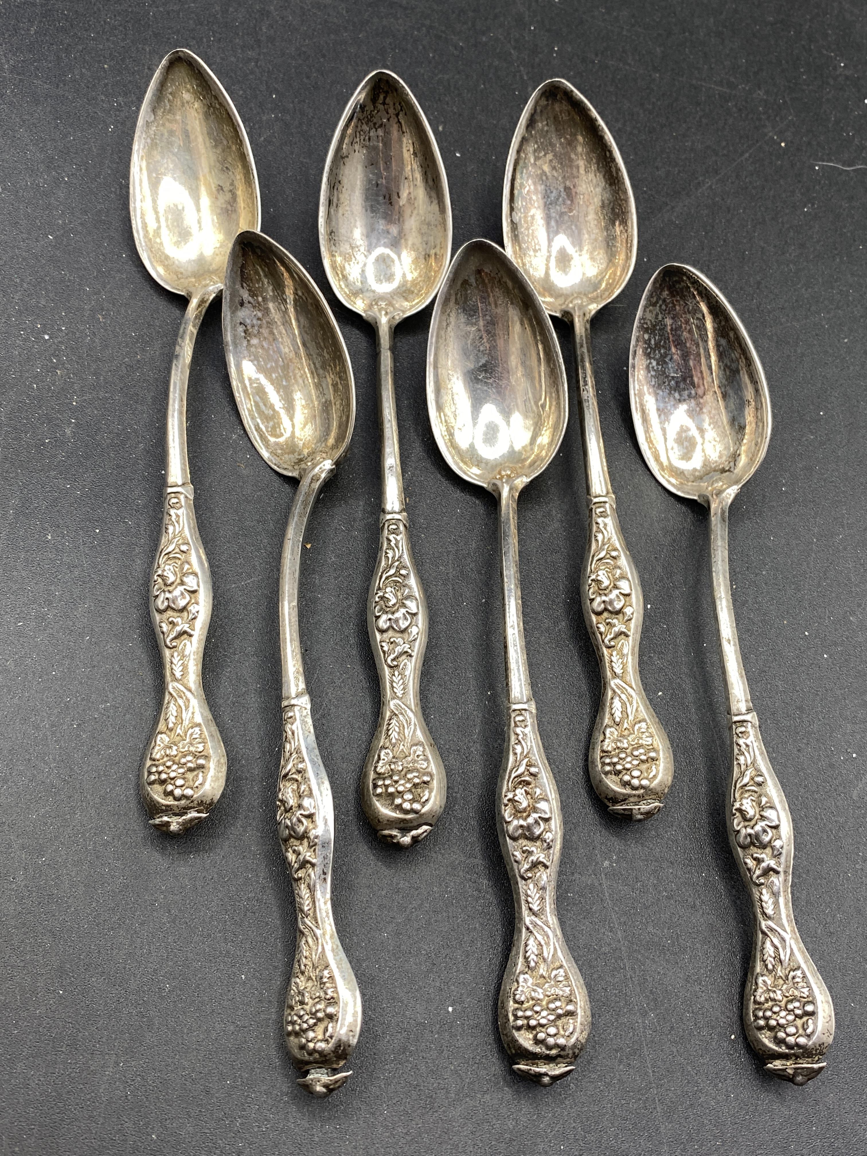 A Set of Usual Fancy Continental Silver Grapefruit Spoons 130g