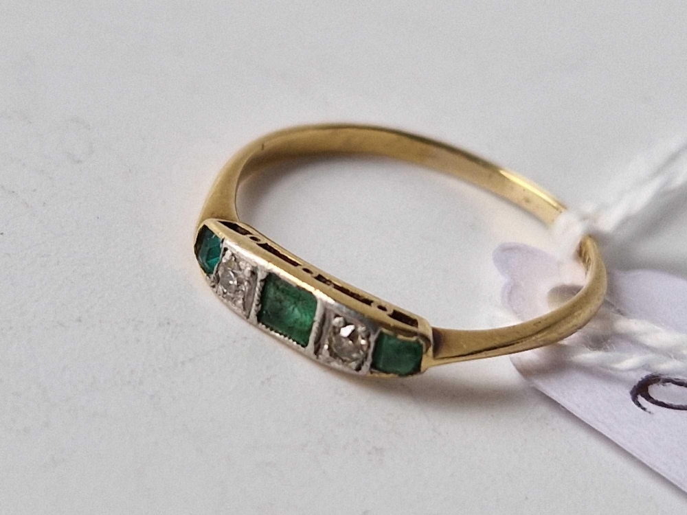 A five stone emerald and diamond ring, 18 ct, size M, 1.3 g - Image 2 of 3
