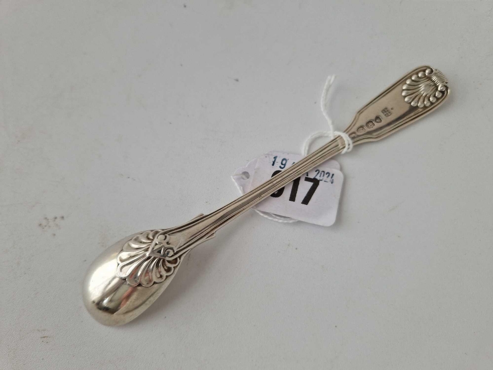 A Georgian fiddle thread and shell pattern crested mustard spoon ,London 1833 by Lias Brothers, 39g - Image 3 of 3