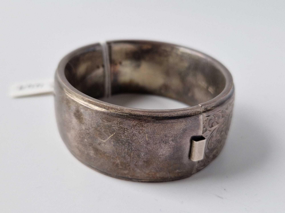 A silver hinged bangle, 44 g - Image 3 of 3