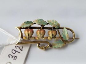 An Art Nouveau enamel brooch, 15ct, 4 g (missing a catch for the pin)