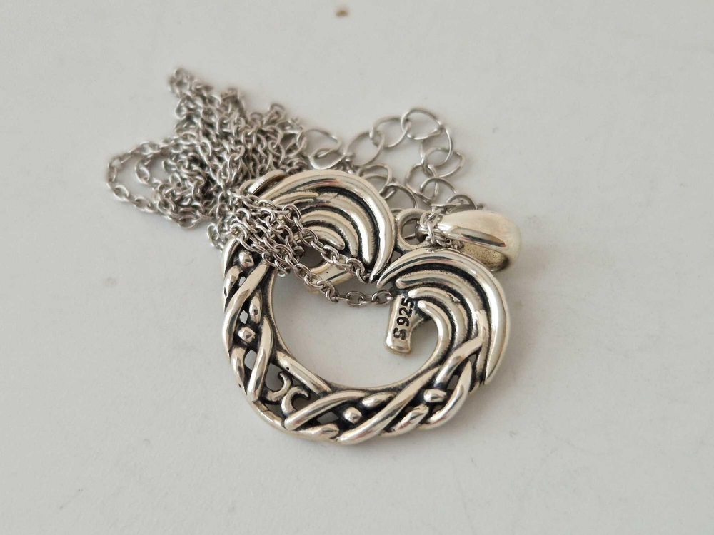 A boxed silver horseshoe pendant and chain - Image 2 of 3