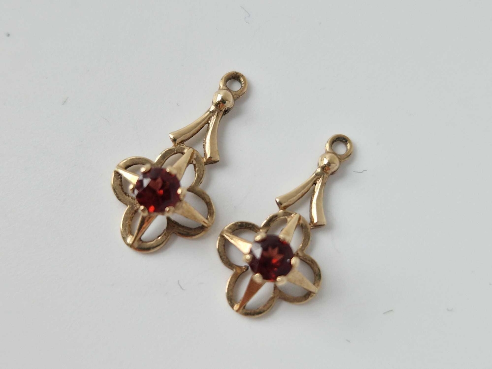 A pair of garnet drop earrings (no wires) 9ct, 1.5 g - Image 2 of 3