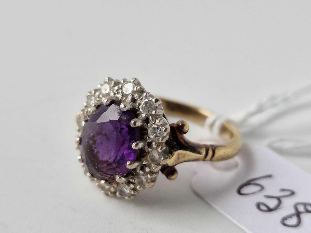 AN AMETHYST AND DIAMOND CLUSTER RING, 18ct, size N, 6.3 g - Image 2 of 3