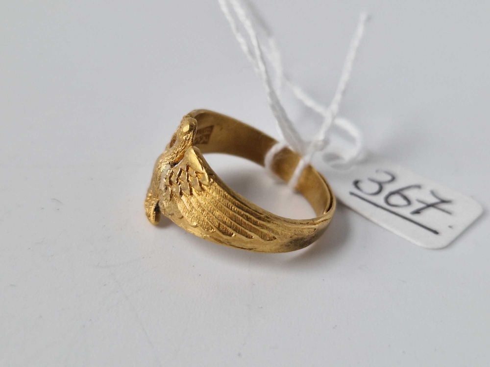 A VINTAGE 24CT GOLD EAGLE RING WITH FULL CHINESE HALLMARKS SIZE R 6.5 A/F - Image 2 of 3