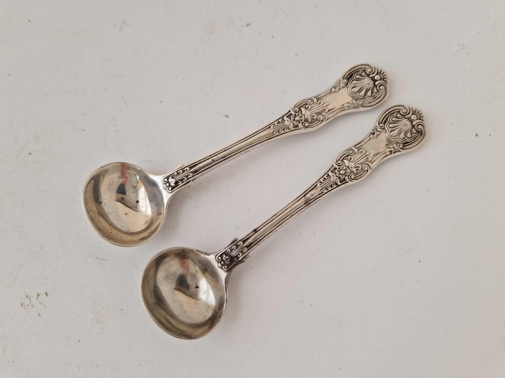 Another pair of Queens pattern salt spoons, London 1898, by WC, JL, 49g