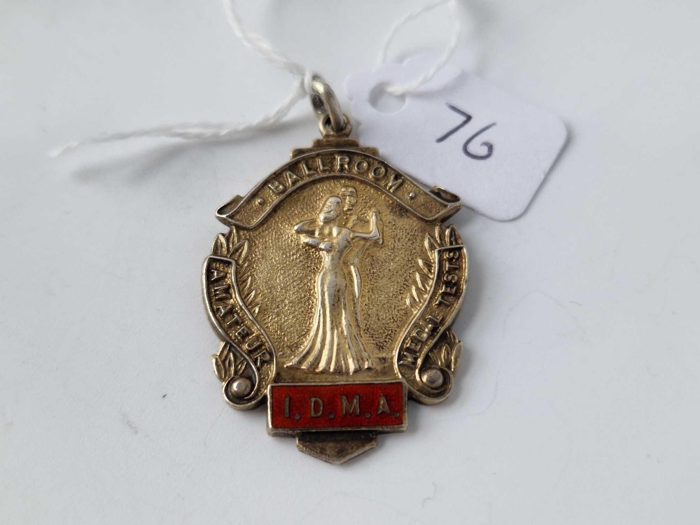 A silver gilt ballroom dancing medallion 10.6g