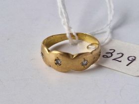 A three stone diamond ring, 18ct, size J, 3.2 g.