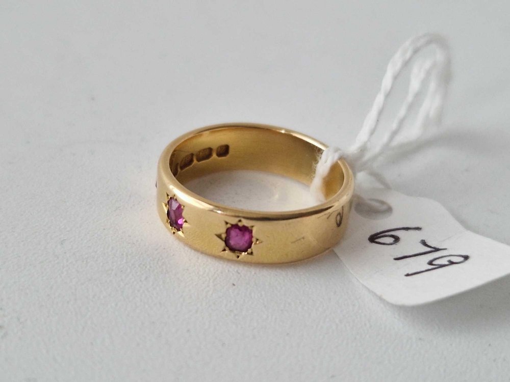 Gypsy set three stone ruby ring, 18ct, size M, 5.7 g Birmingham 1924 - Image 2 of 3