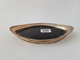 An oval tea pot stand with reeded rim, wood base, 7" long, London 1895