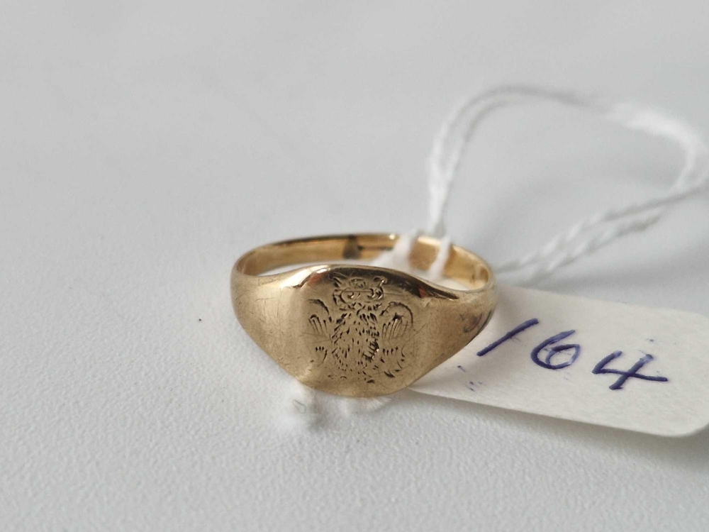 A 9ct gold signet ring with owl insignia size J 1.5g - Image 2 of 3