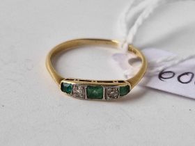 A five stone emerald and diamond ring, 18 ct, size M, 1.3 g