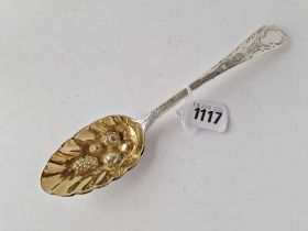 Two matching Georgian berry spoons, gilt bowls. London 1809/20. 122 gm