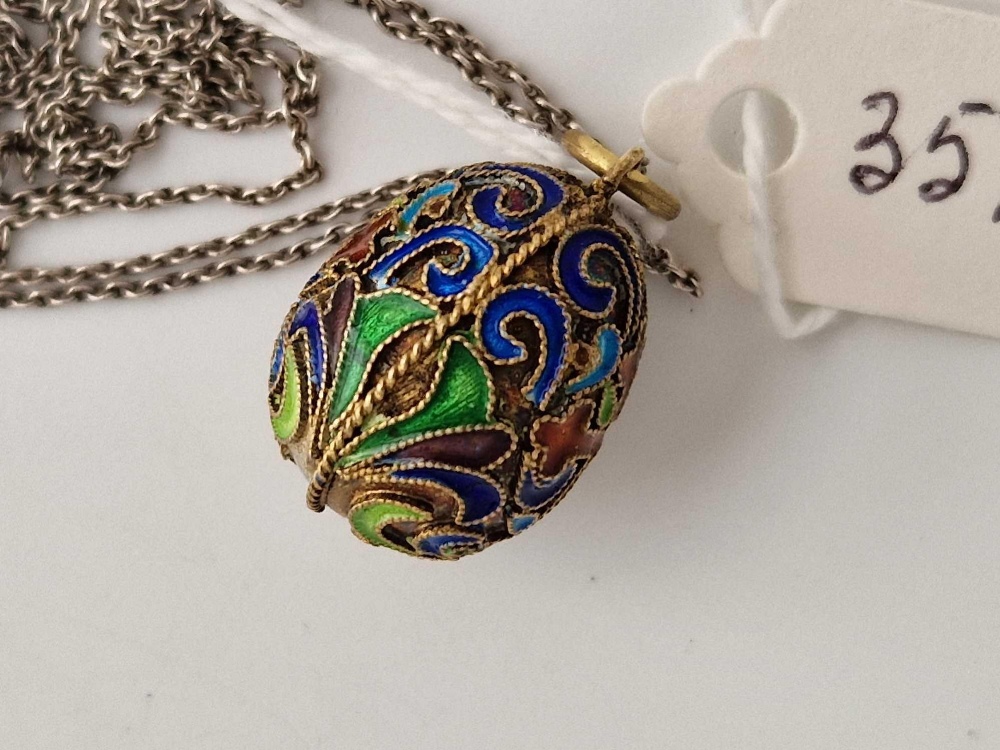 An early 20thc silver gilt & enamel egg pendant on silver chain 26” - Image 3 of 4