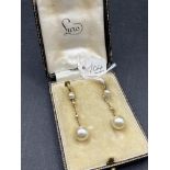 A boxed pair of vintage screw back pearl & 9ct drop earrings 4.4g inc